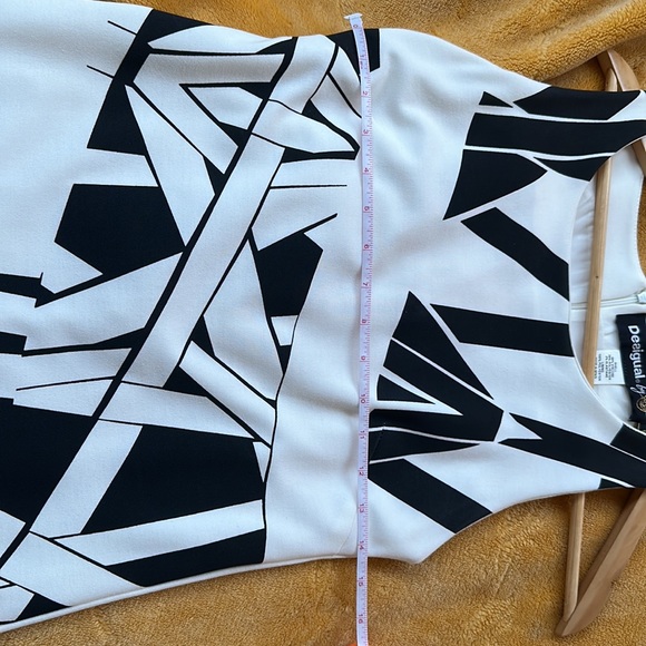 Desigual dress in white and black. - Picture 3 of 4